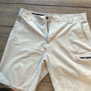 Men’s Body Glove Size 34 Lightweight Shorts. Elastic Waistband. Mesh pockets